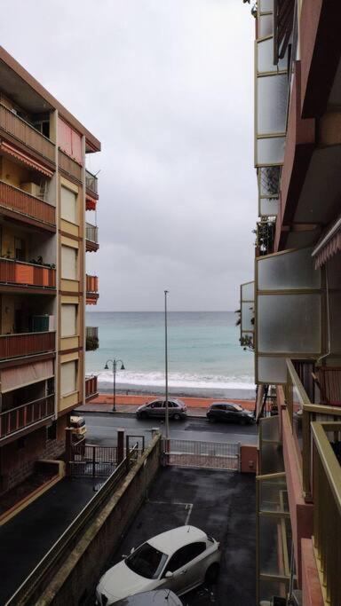 Appartamento Mama Monolocale Terrazzo Vista Mare Вентімілья Екстер'єр фото