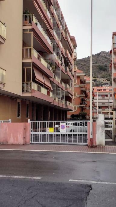 Appartamento Mama Monolocale Terrazzo Vista Mare Вентімілья Екстер'єр фото